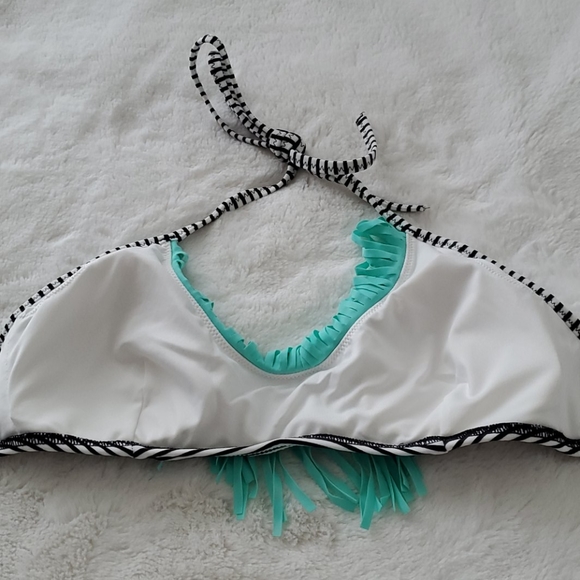 NWT Victoria's Secret fringe bikini top - size S - Picture 3 of 4